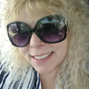 Meet your Posher, Candace