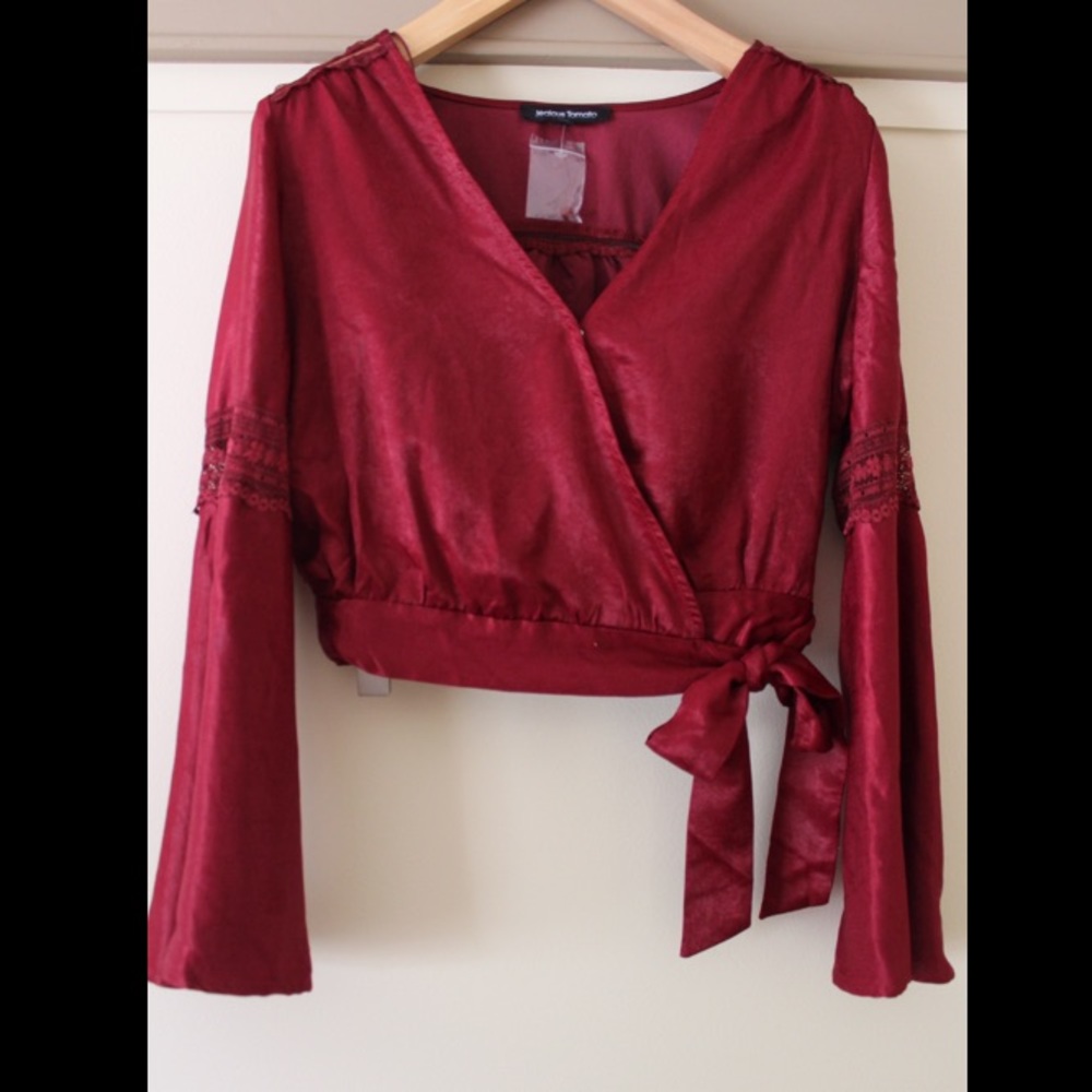 Long sleeve crop top