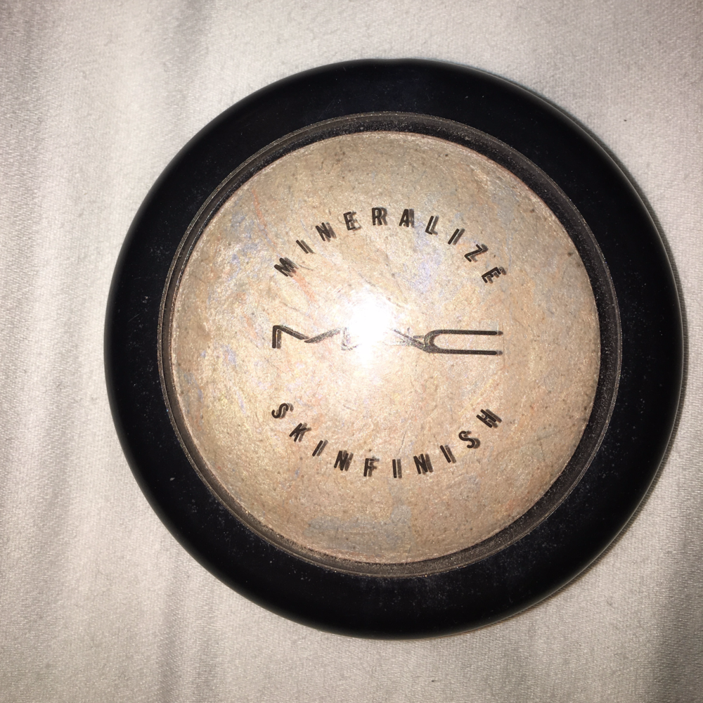 MAC Mineralize Skinfinish in Lightscapade
