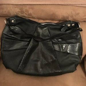 Vintage faux leather shoulder bag!