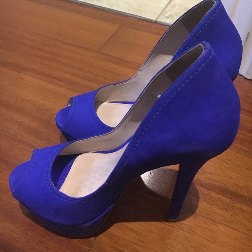Steven by Steve Madden royal blue pumps