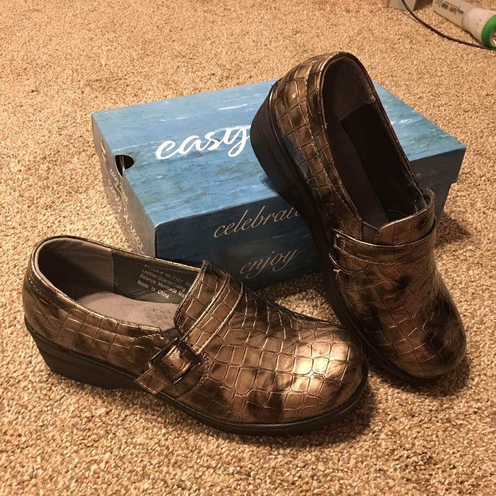 NEW Easy Street Clogs size 8.5 W