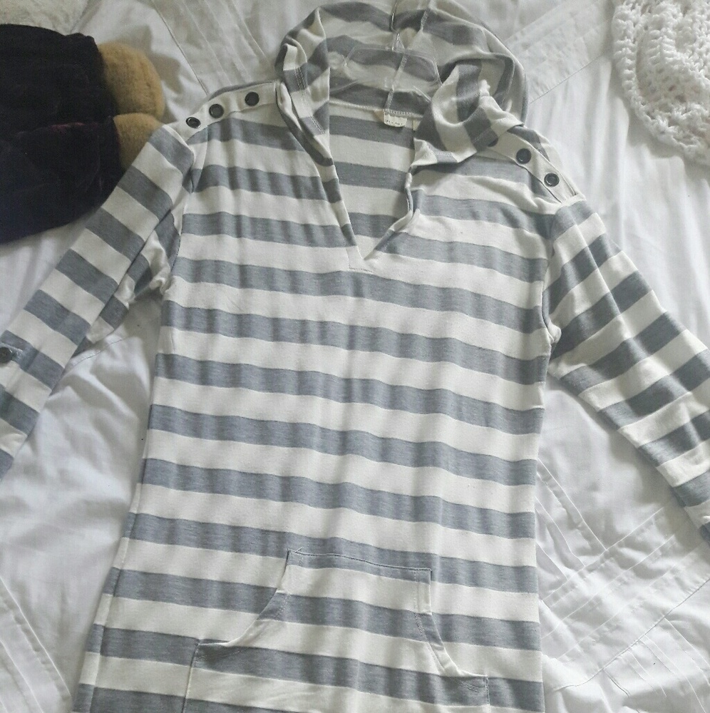 Pullover hooded top