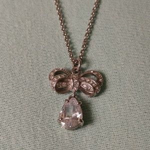 JUICY COUTURE: BOW with JEWEL DROP NECKLACE
