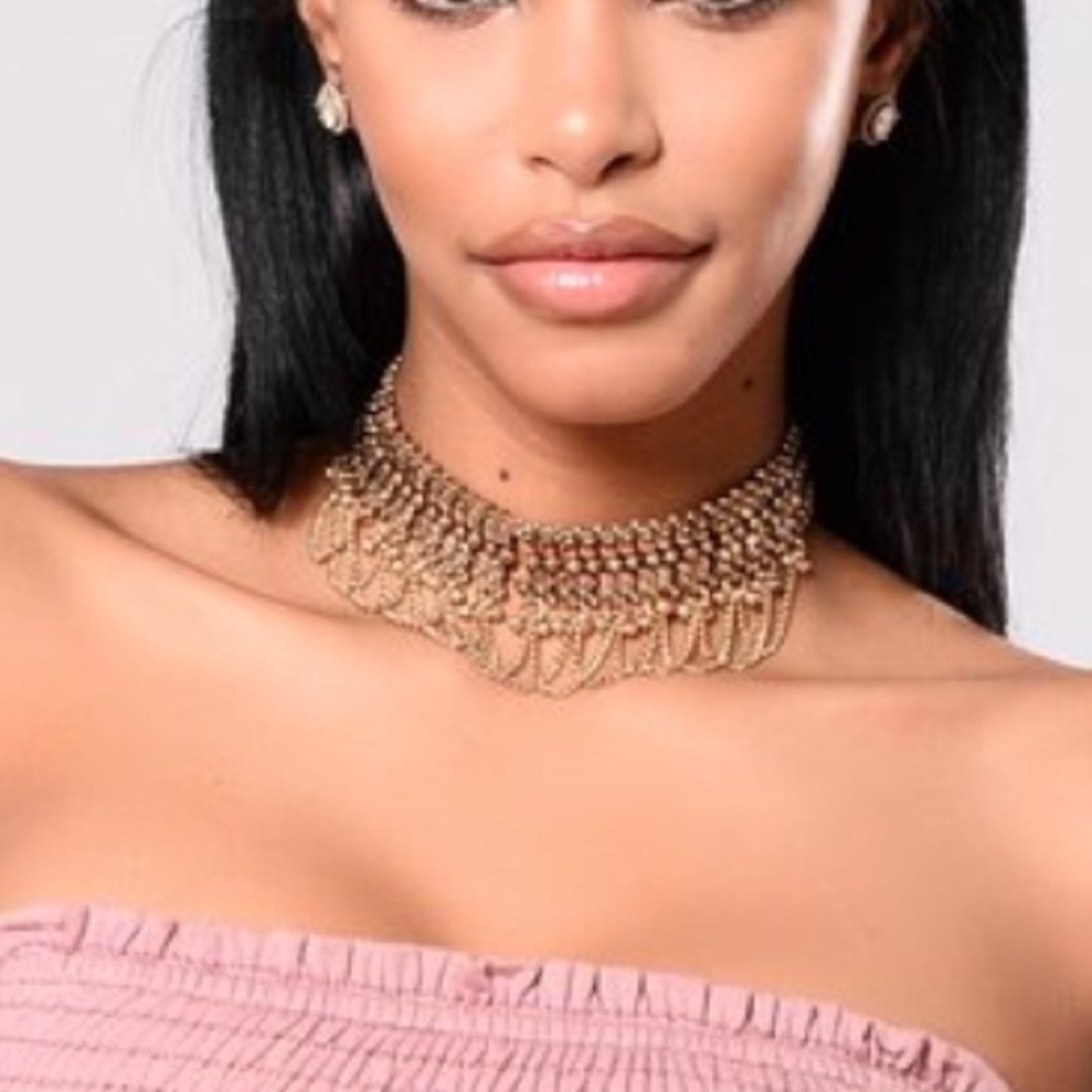 NOT FOR SALE‼️LOOKING for choker from Fashion Nova