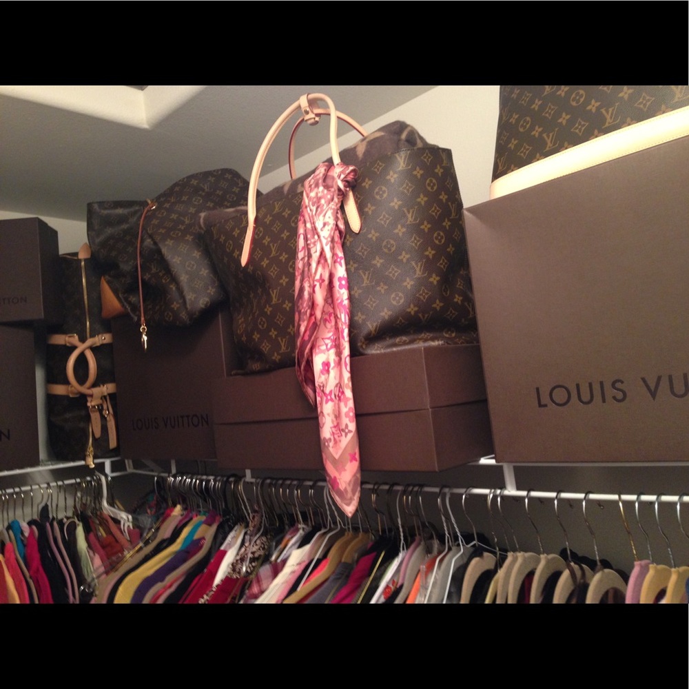 LV COLLECTOR. THIS IS ALL I BUY. ALWAYS AUTHENTIC