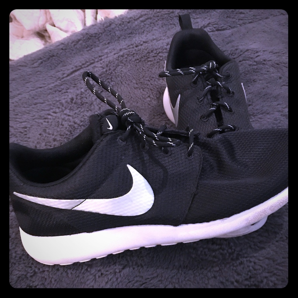 Women's Nike Roshe size 11
