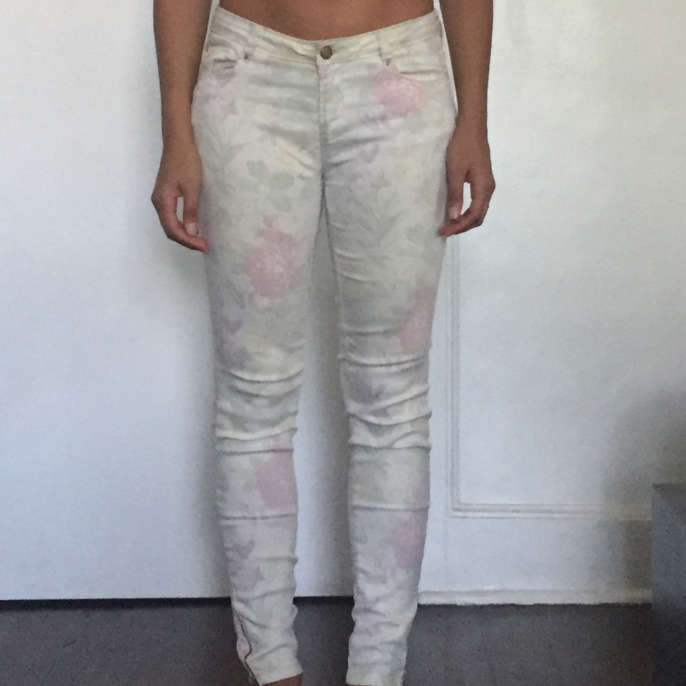 Zara white floral skinny jeans with bottom zipper