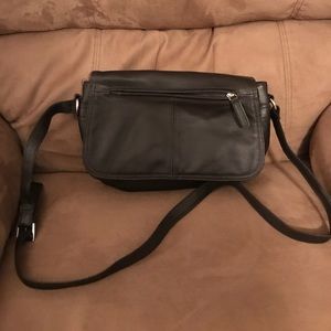 Vintage dark brown faux leather cross body!