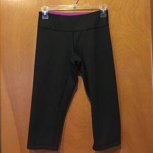 Black and purple reversible Zella crop leggings