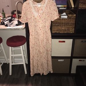 Super cute button down vintage prairie dress!
