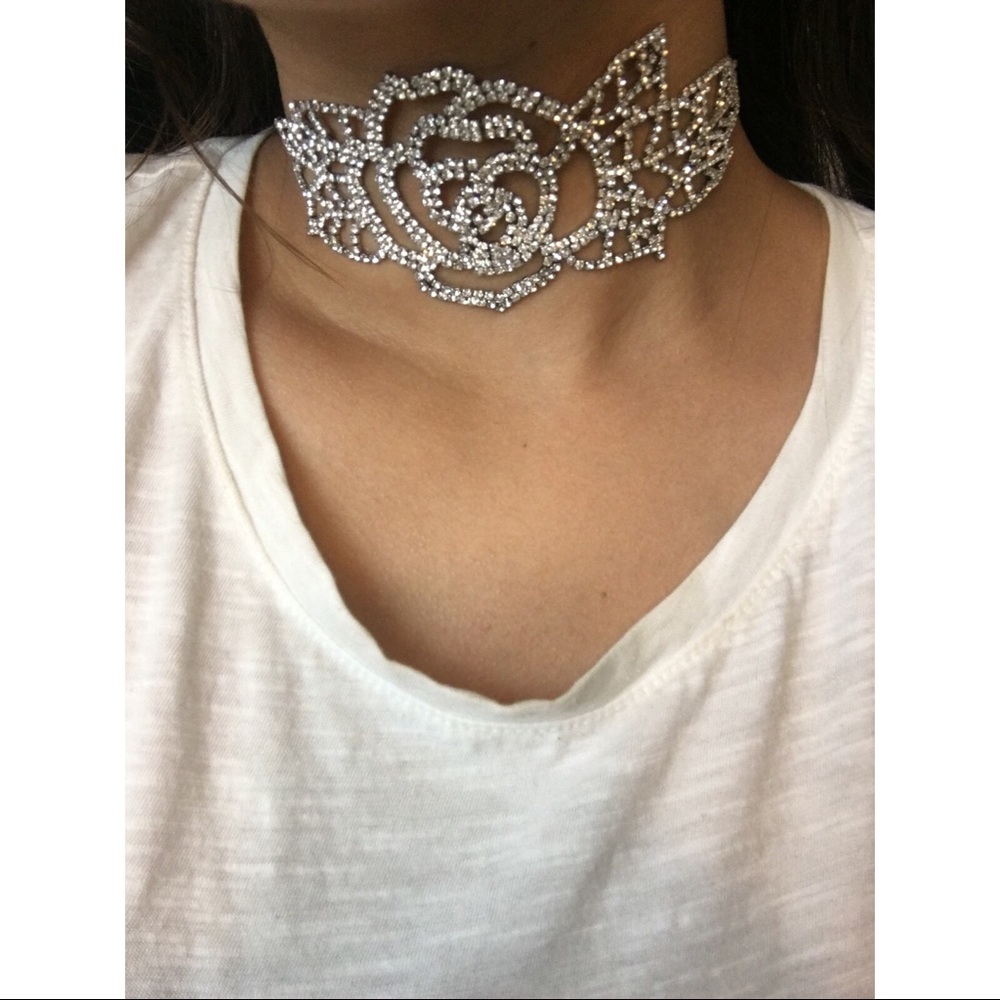 🌻beautiful rose choker