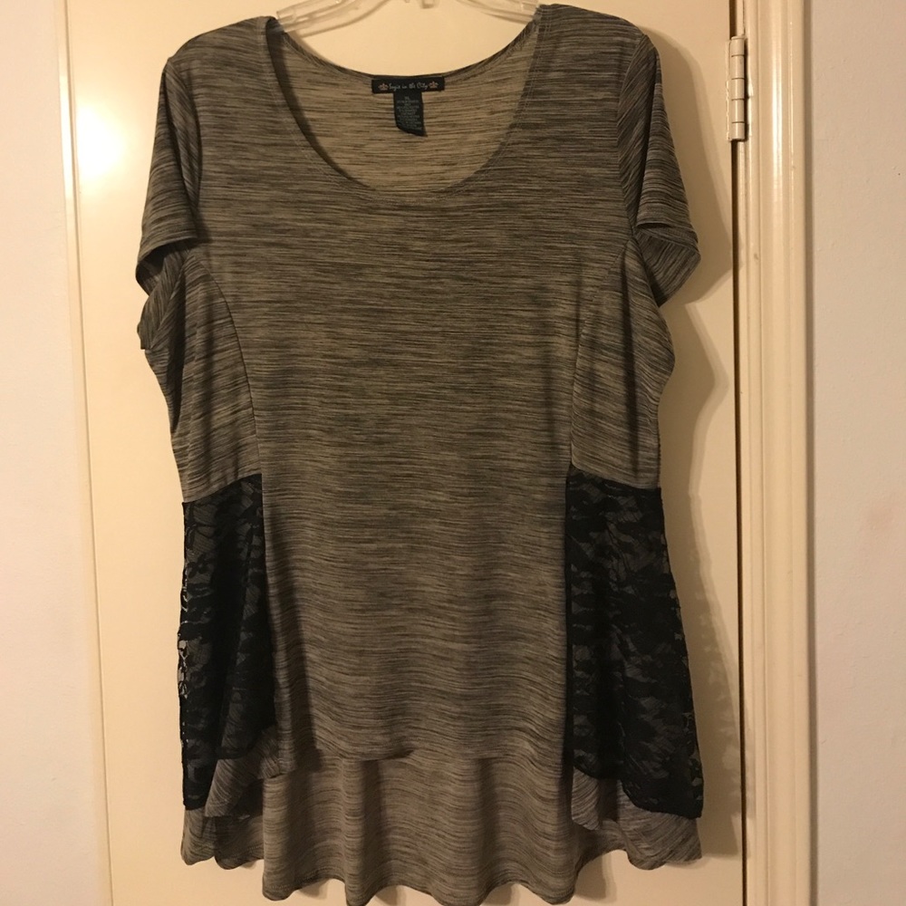 Cute shirt in perfect condition!