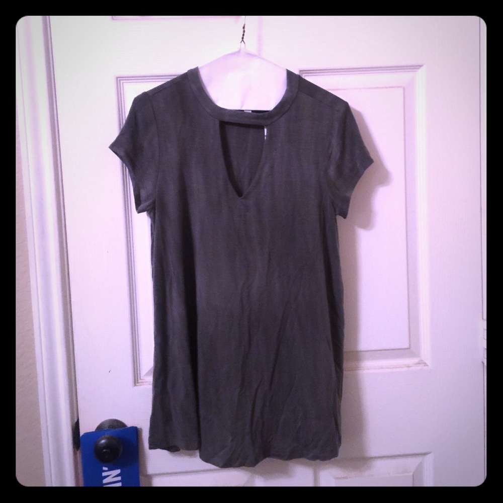 Gray shirt with Neck-strap