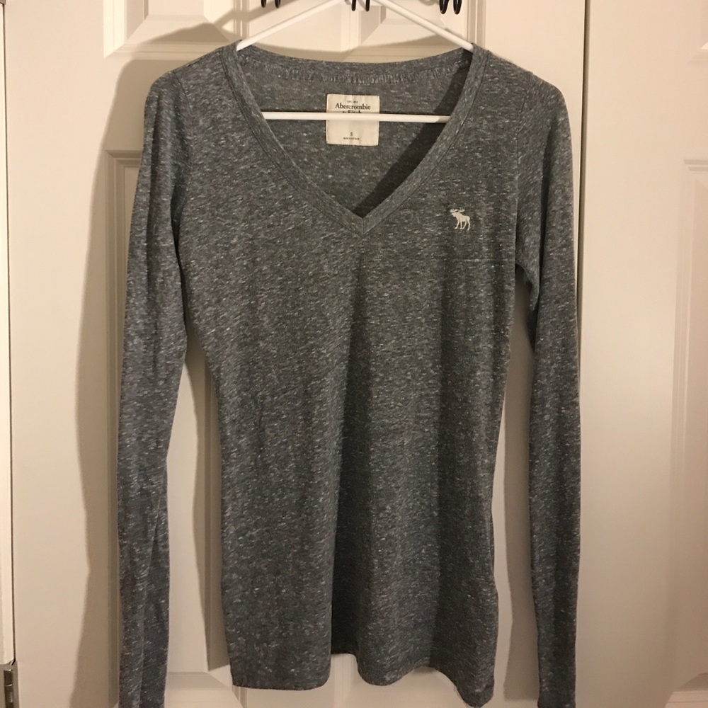Abercrombie & Fitch Gray long sleeve V neck
