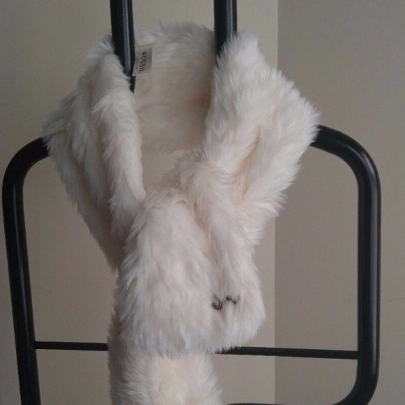 Fossil Isa Ivory Fur Scarf - Picture 2 of 5