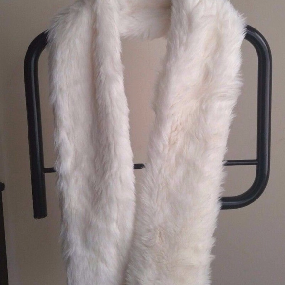 Fossil Isa Ivory Fur Scarf - Picture 5 of 5