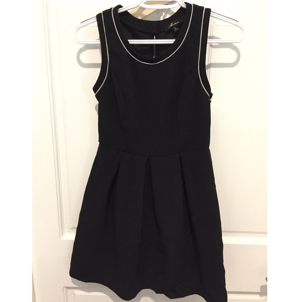 Black dress size small