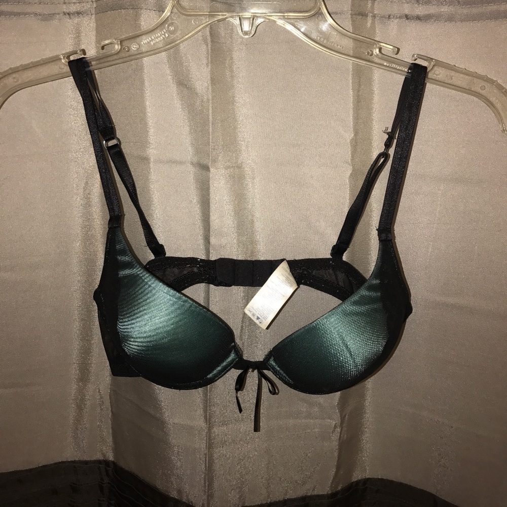 Stylish Bra with a little diamond bow!