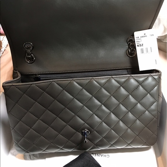 Chanel Flap bag. Used 3-4 times - Picture 2 of 8