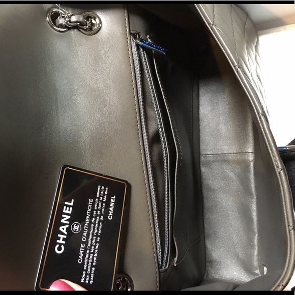 Chanel Flap bag. Used 3-4 times - Picture 4 of 8