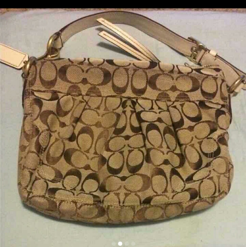 Medium shoulder Authentic Coach Bag