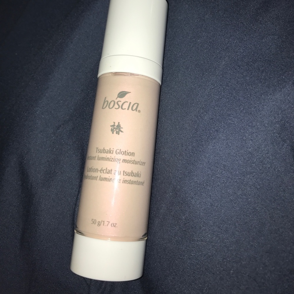 Illuminating moisturizer: brand new never opened