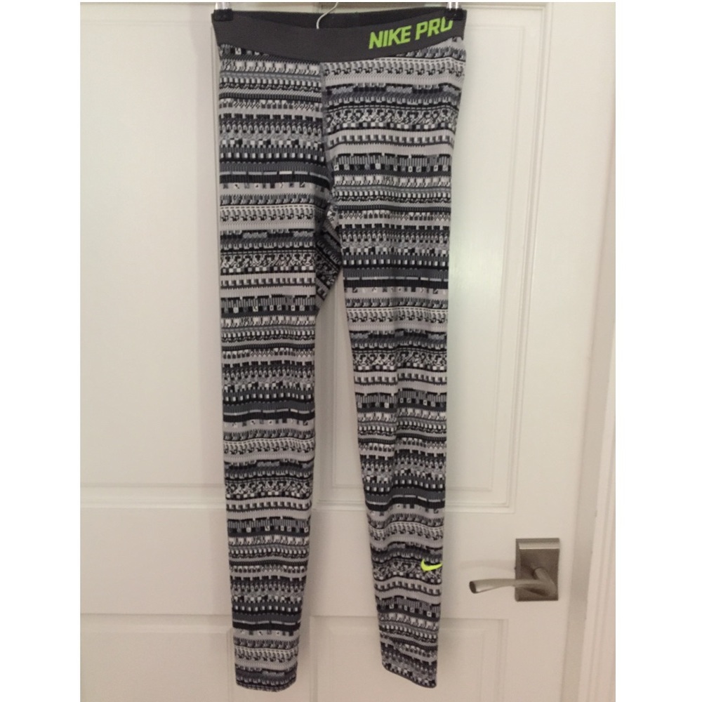 Nike pro women's workout pants size small