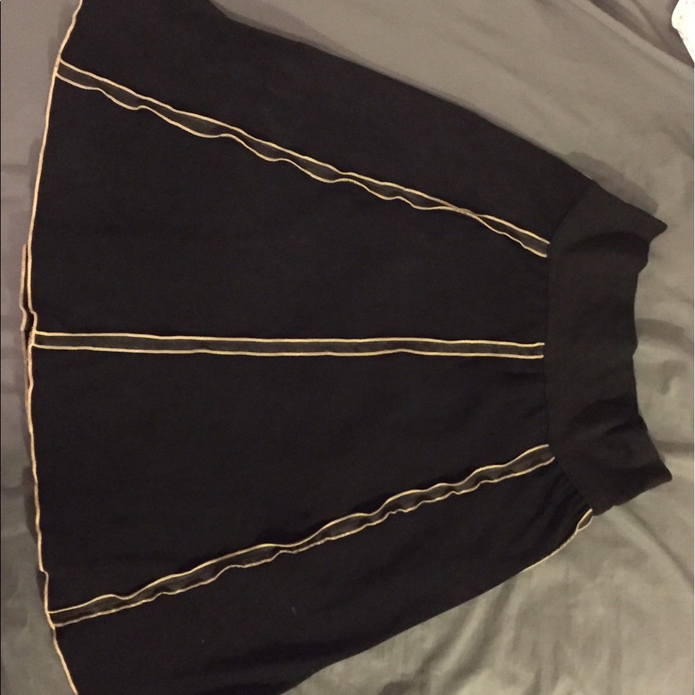 Reversible skirt just below knee