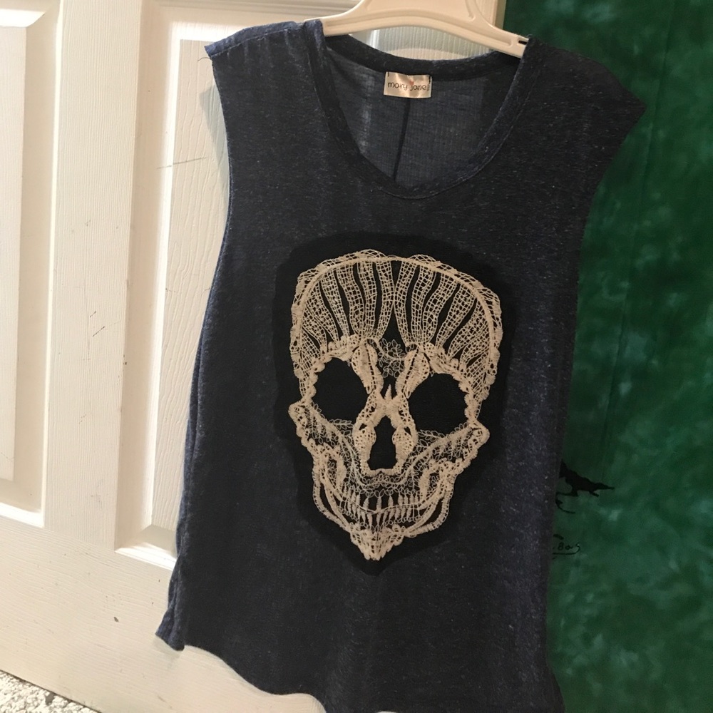 Tank top with lace sugar skull design