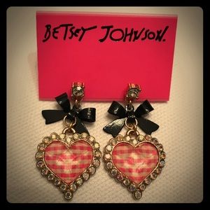 💖🎀BETSEY JOHNSON heart shaped bowtie earrings