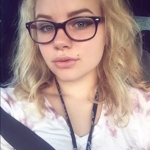 Meet your Posher, Abby