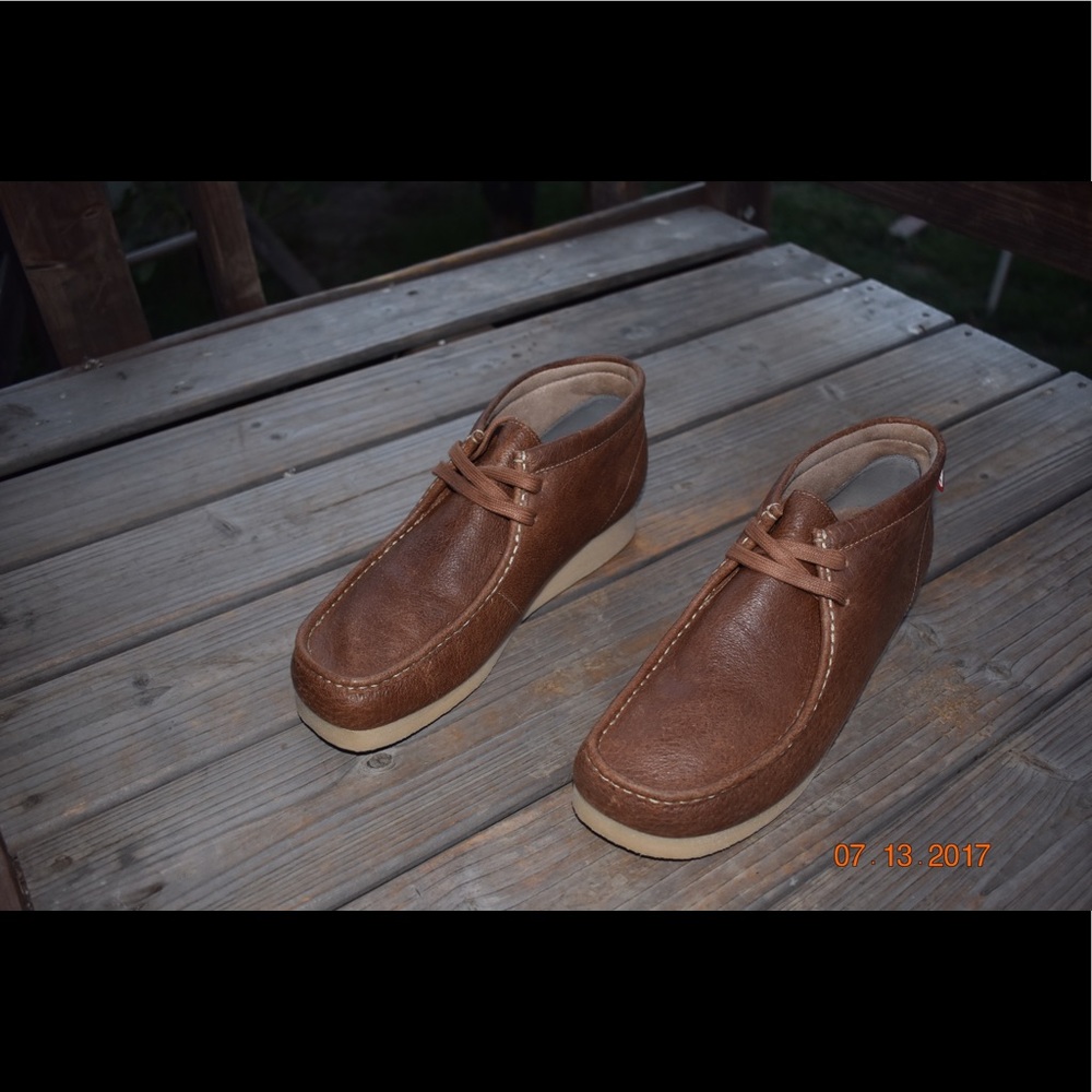 Brand New Men's Clarks Wallabees size 10!