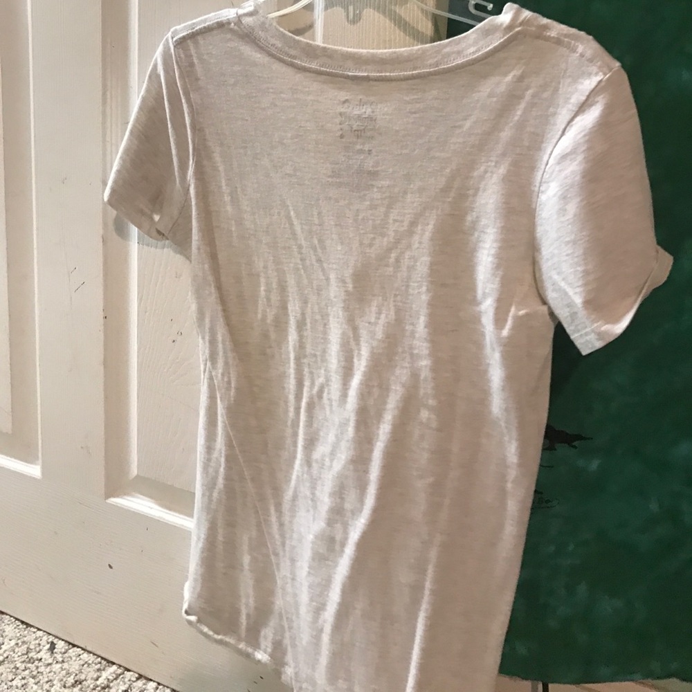 V neck - Picture 2 of 2