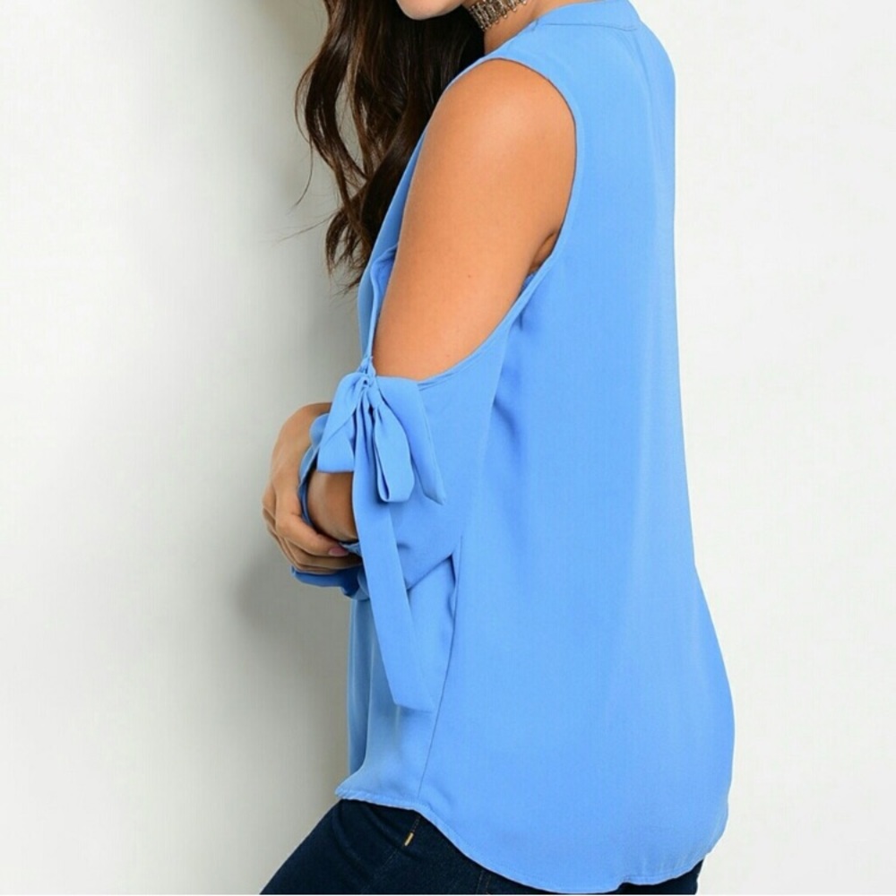 Cold shoulder button down top - Picture 2 of 5