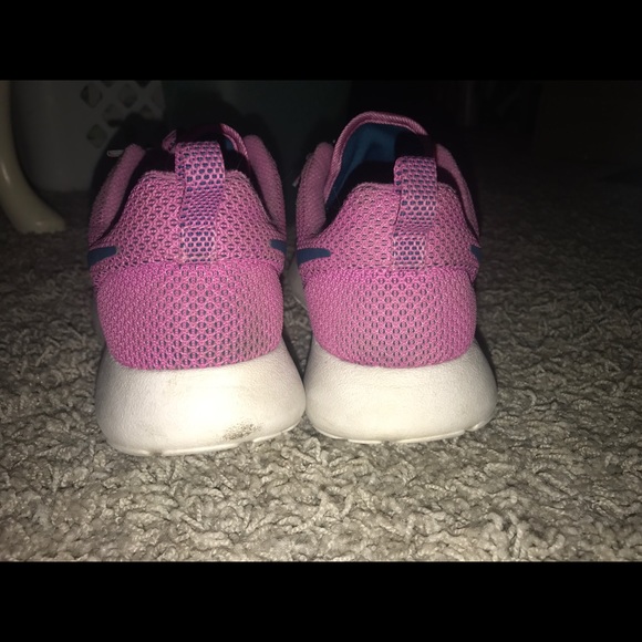 Nike Rosche Runs - Picture 3 of 3