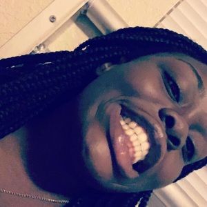 Meet your Posher, Kenesha