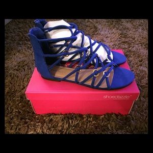 Blue Shoe Dazzle gladiator sandals size 10