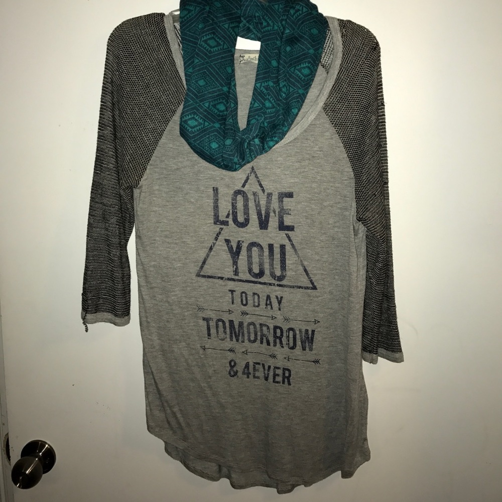 Soft lightweight Sweater w/Scarf