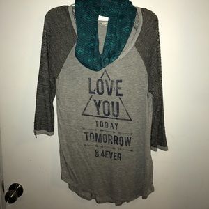 Soft lightweight Sweater w/Scarf