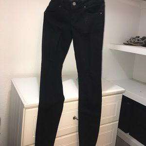 BLACK RIPPED SKINNY JEANS