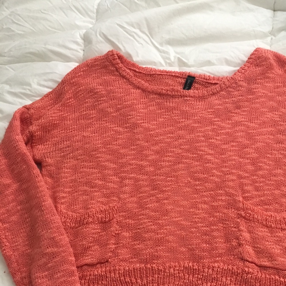 Thin sweater with hood