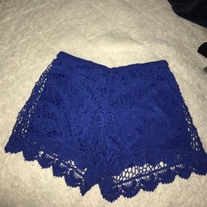 Shorts doesn't say size on it has too be a medium