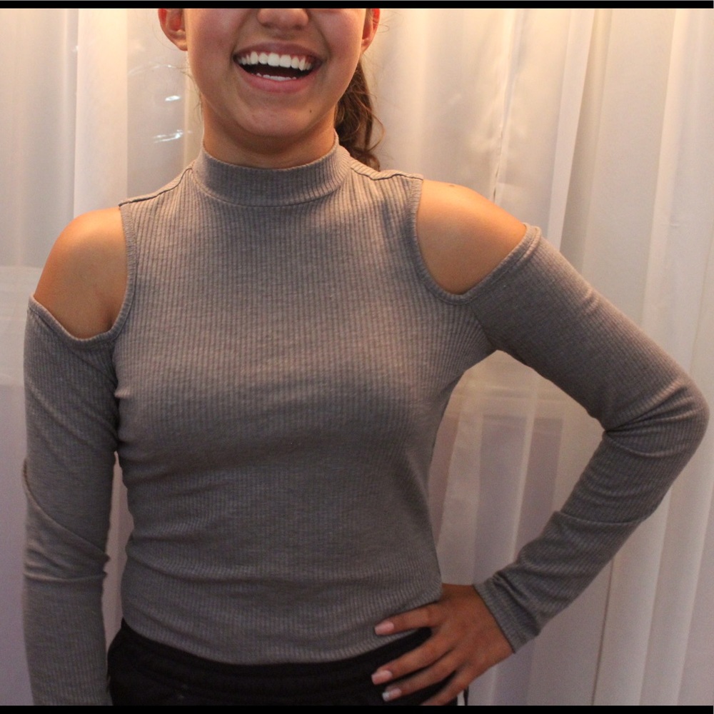 Shoulder-less Long sleeve Top