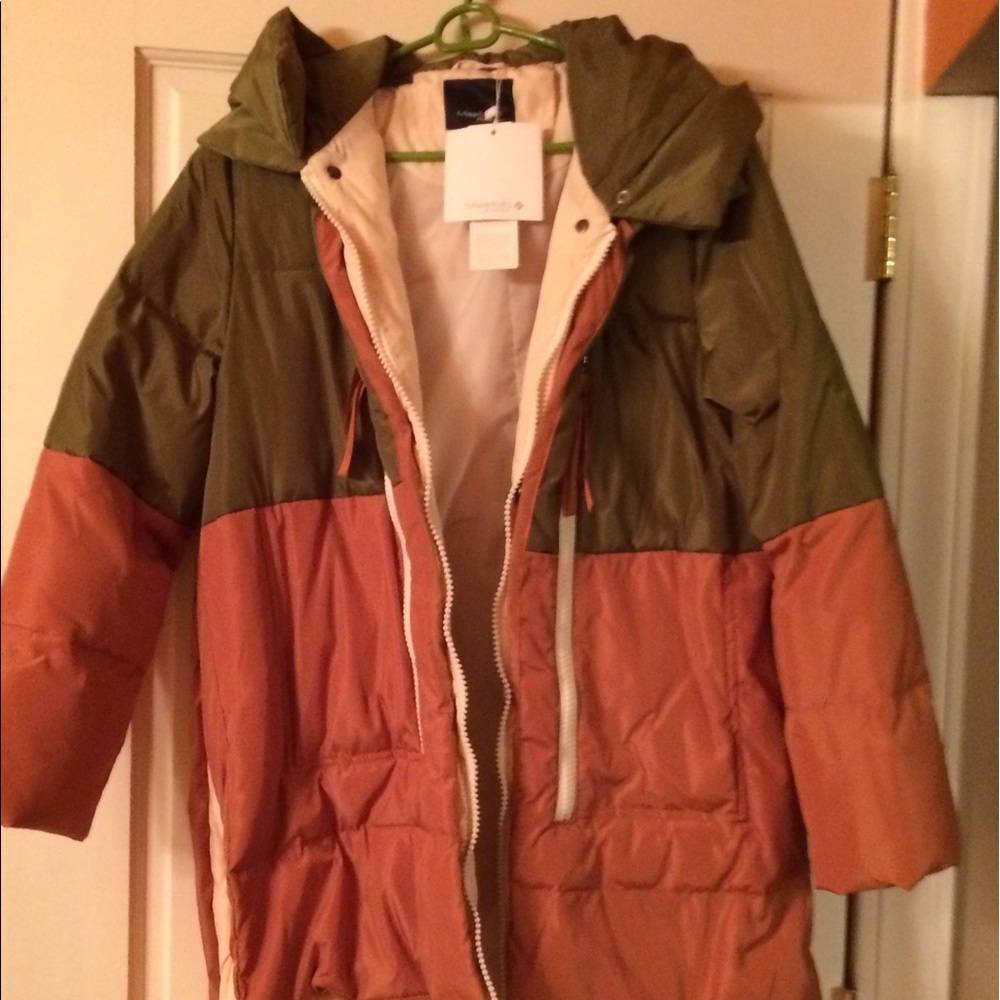 Fun long winter coat. XXL in Asia truly a medium.
