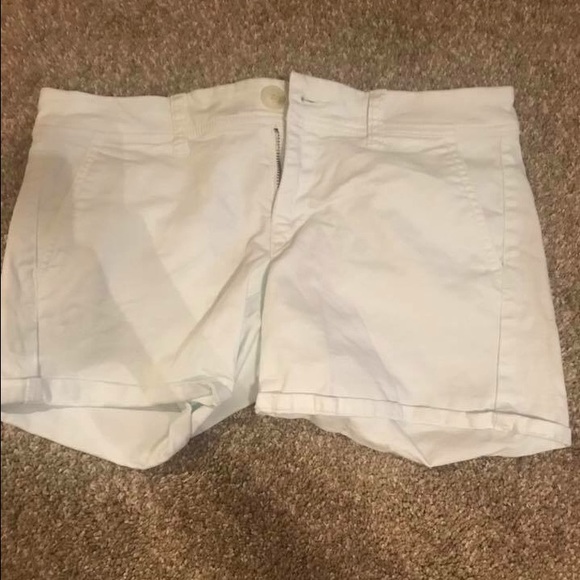 BRAND NEW WHITE SHORTS! - Picture 1 of 1
