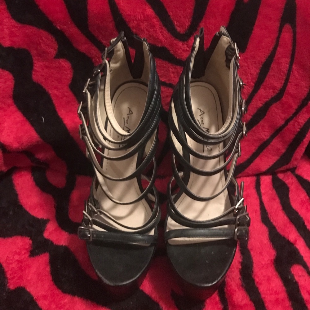 HighHeels - Picture 2 of 3