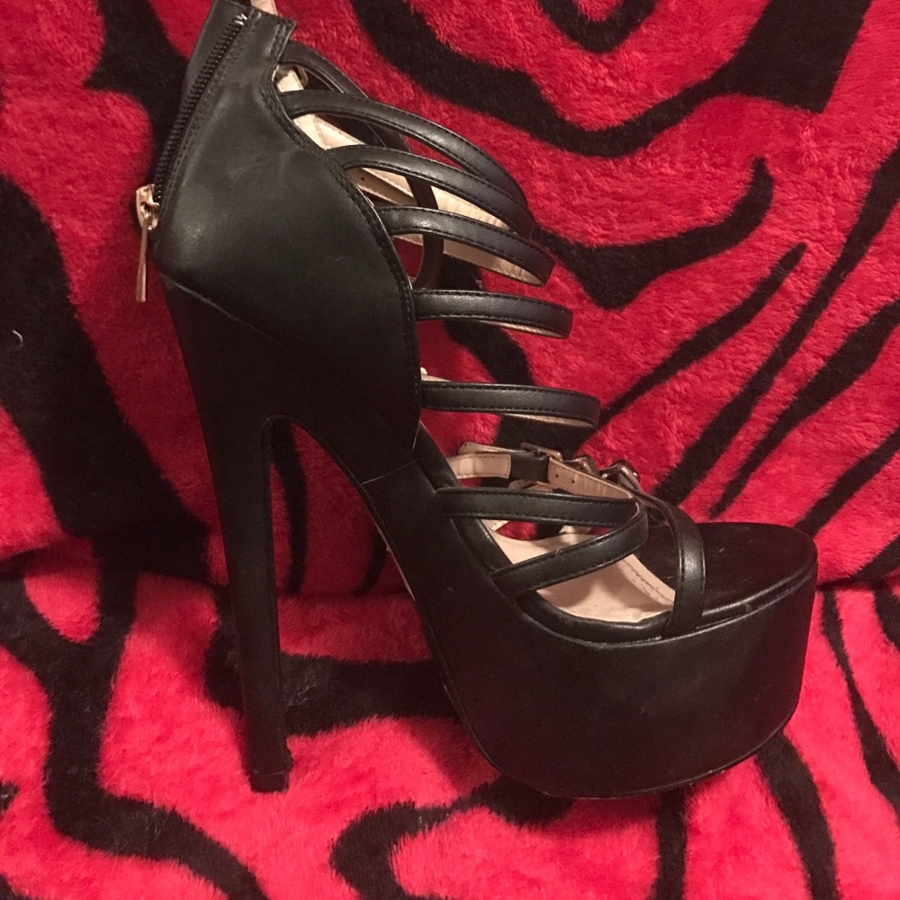 HighHeels - Picture 3 of 3