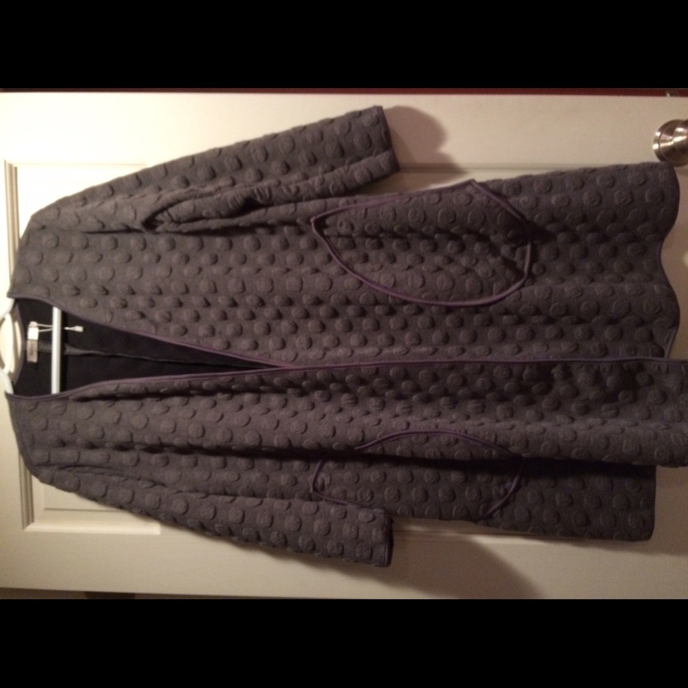 Womens long soft cardigan. Fun pocket detailing.