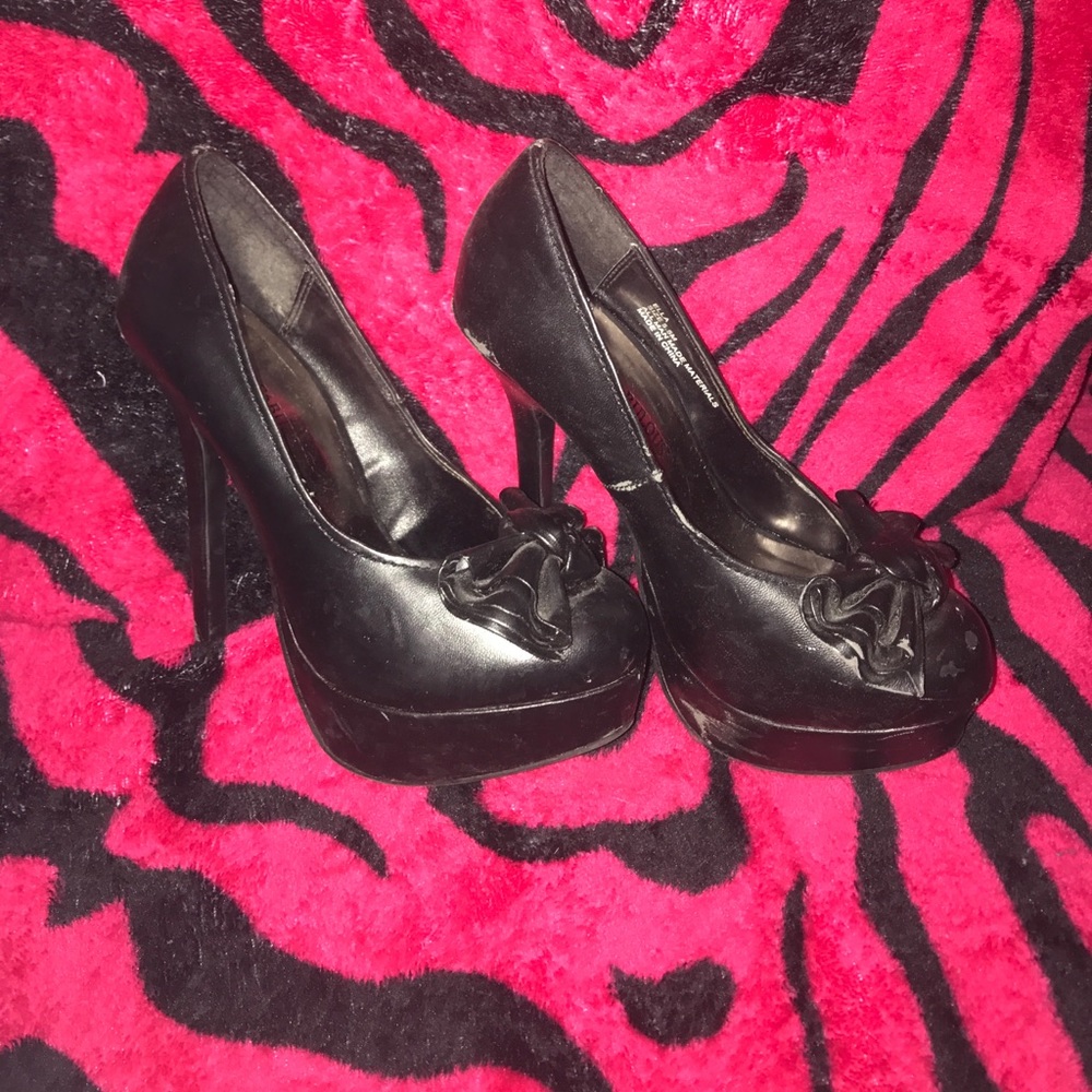 Heels - Picture 2 of 3